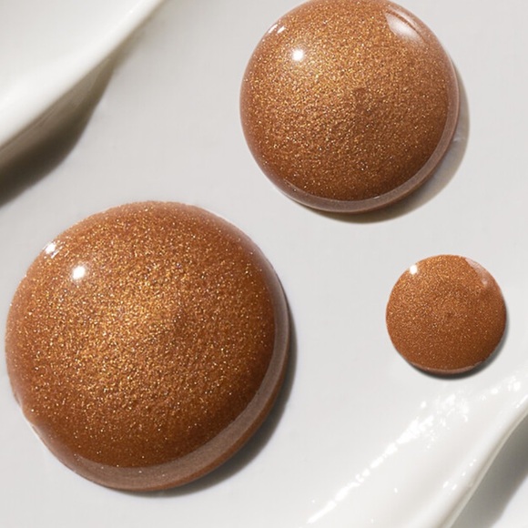 Elf Skin Bronzing Drops in 2 Pure Gold w/yellow gold shimmer light-tan skin tone - Picture 6 of 8